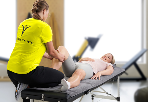 Physiotherapie im ANAMETRICS-Studio an einer Patientin 